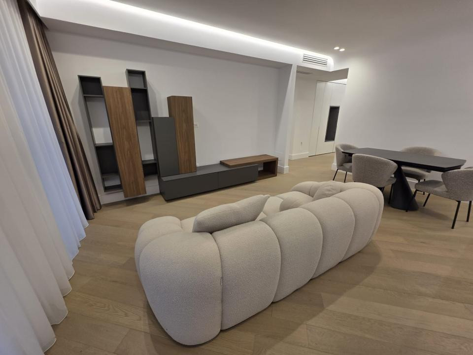 Apartament 3 camere Cortina 126